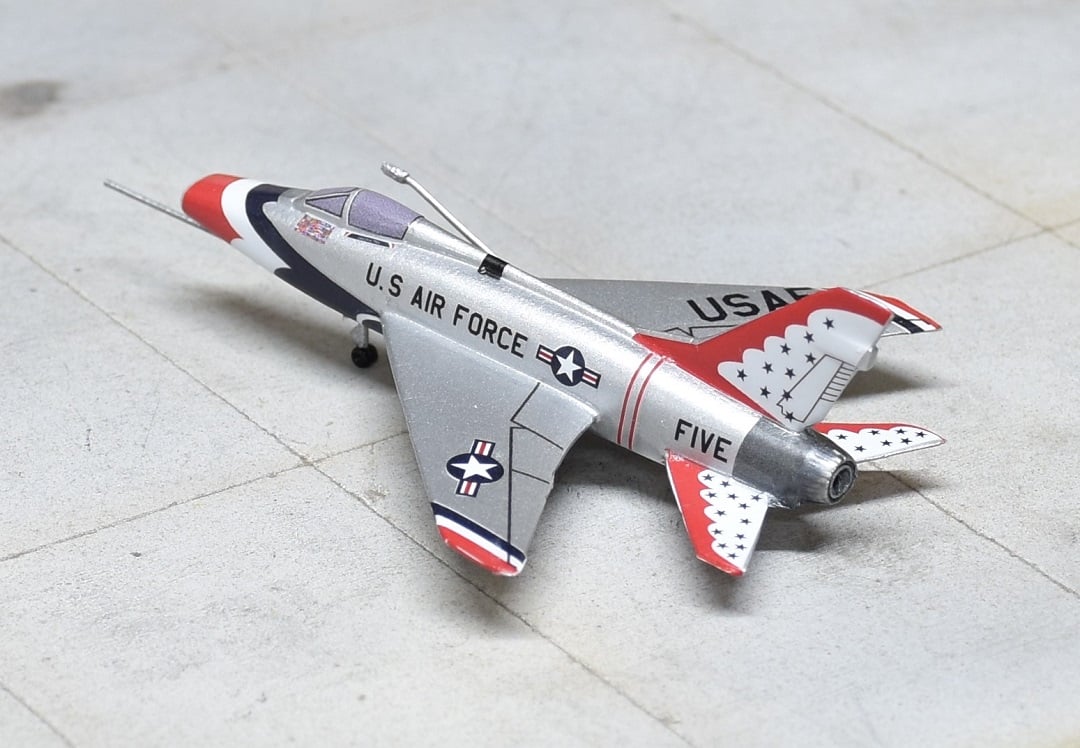 Sky Classics 1:200 SCF100TB05 F - 100 Super Sabre Thunderbirds 5