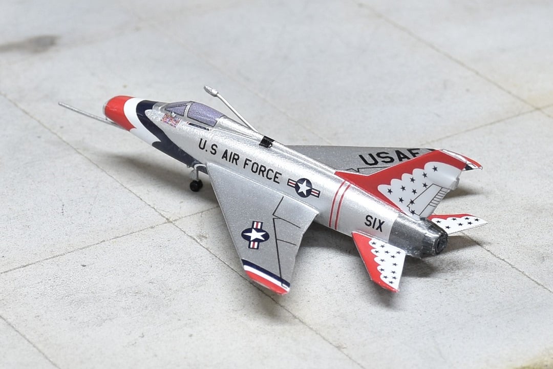 Sky Classics 1:200 SCF100TB06 F - 100 Super Sabre Thunderbirds 6