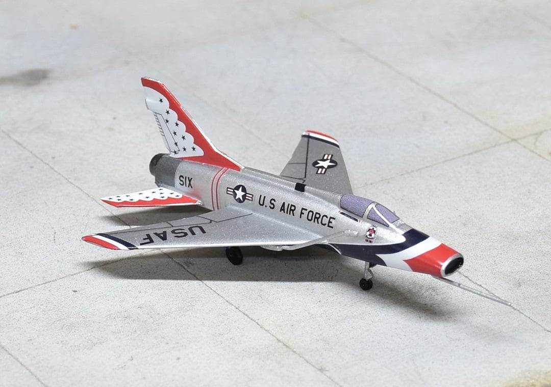 Sky Classics 1:200 SCF100TB06 F - 100 Super Sabre Thunderbirds 6