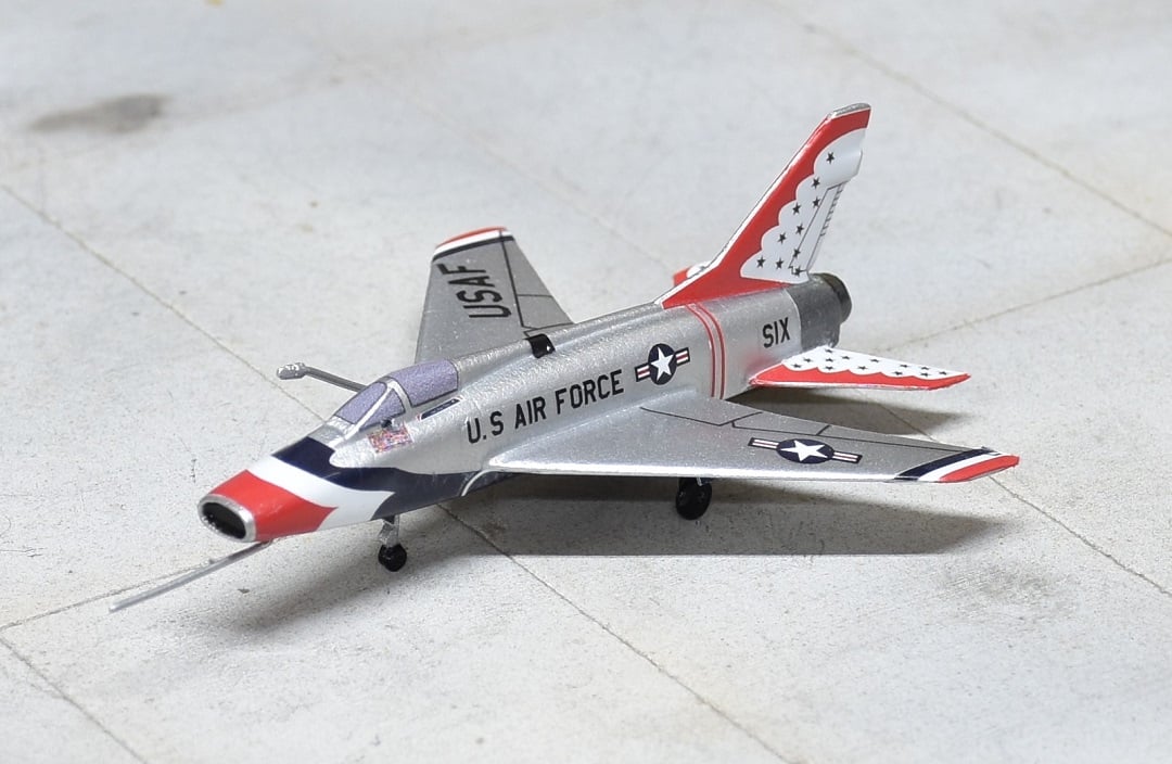 Sky Classics 1:200 SCF100TB06 F - 100 Super Sabre Thunderbirds 6