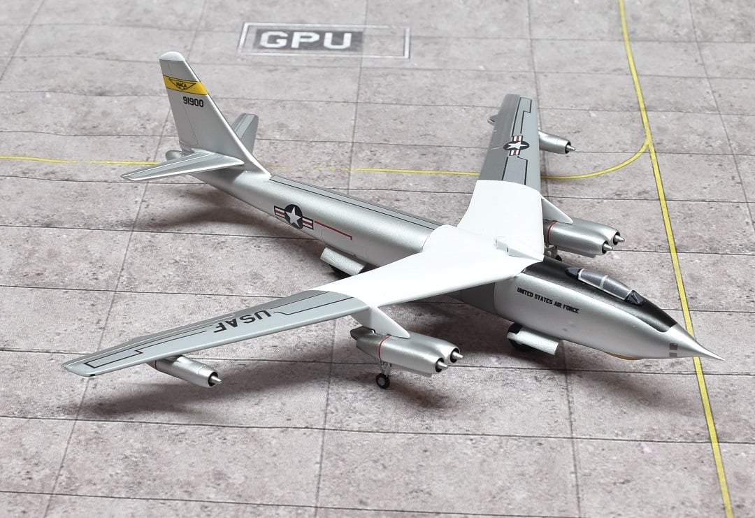 Sky Classics SCB47001 1:200 B-47A Stratojet 49-1900 NACA Edwards Air Force Base