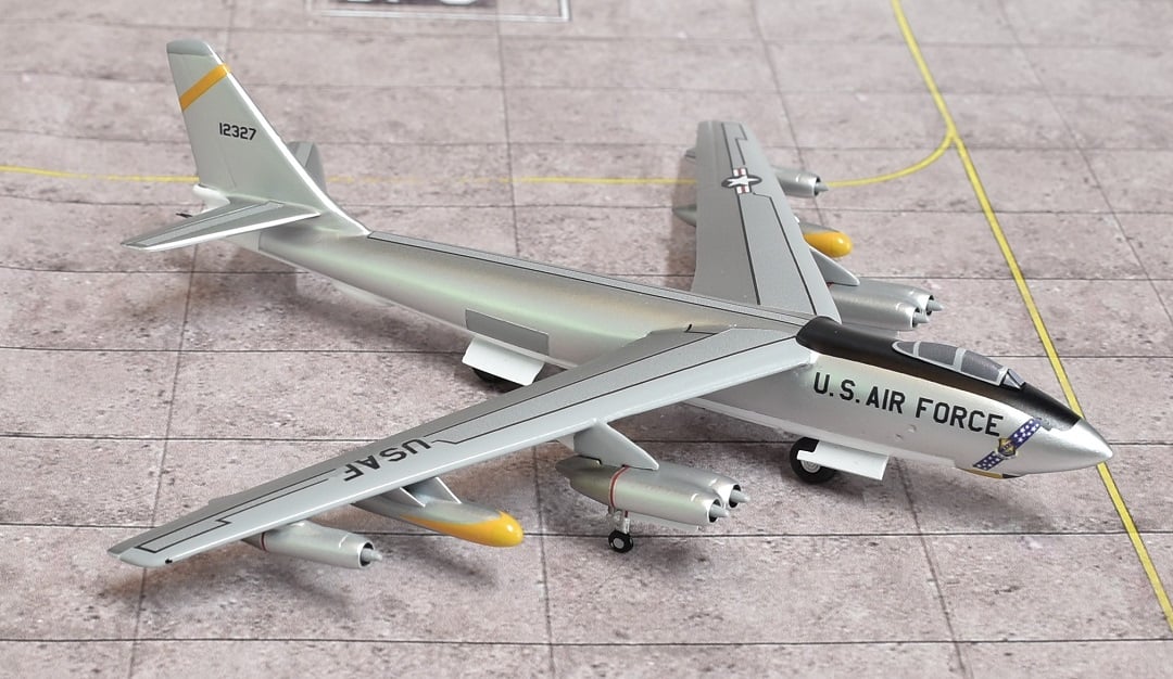 Sky Classics SCB47003 1:200 B-47B Stratojet 51-2327 381st BS, 310th BW Smoky Hill AFB