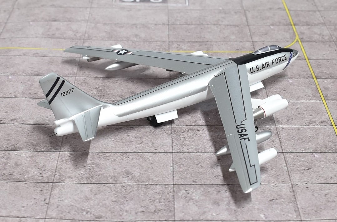 Sky Classics SCB47006 1:200 B - 47B Stratojet 51 - 2277 320th BW March AFB California