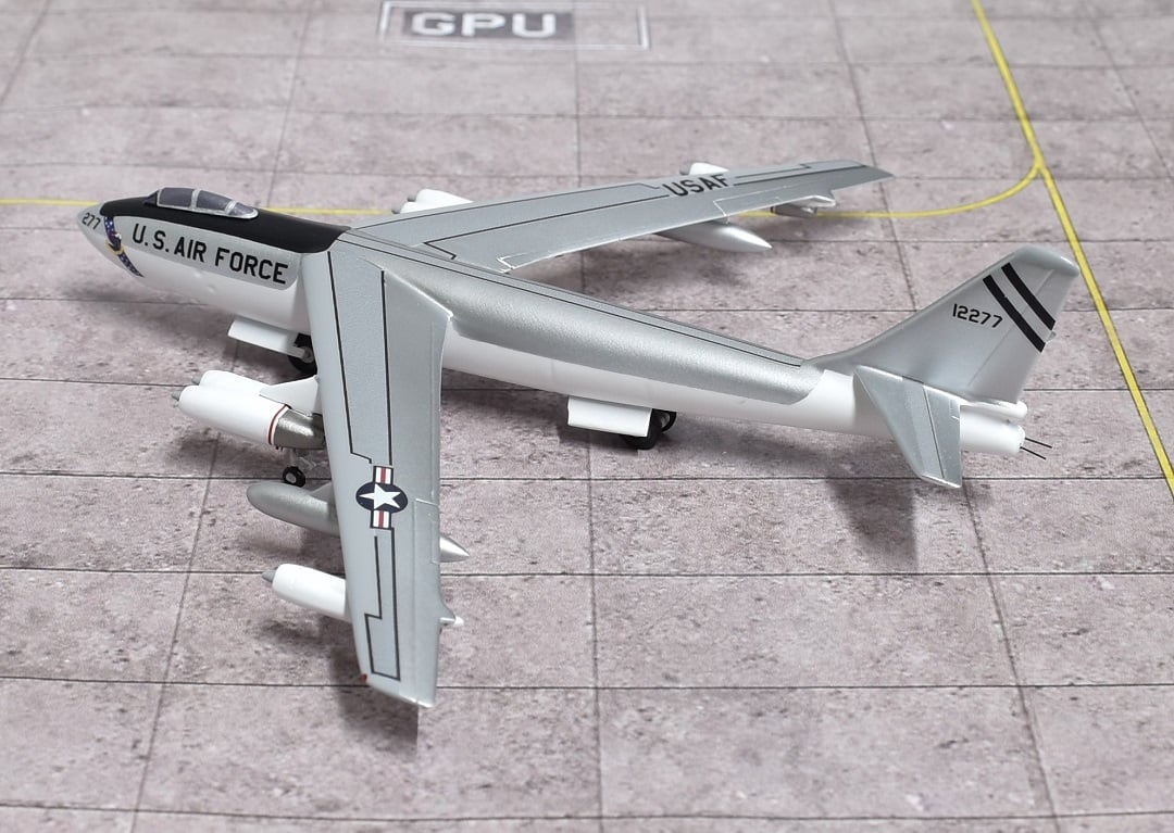 Sky Classics SCB47006 1:200 B - 47B Stratojet 51 - 2277 320th BW March AFB California