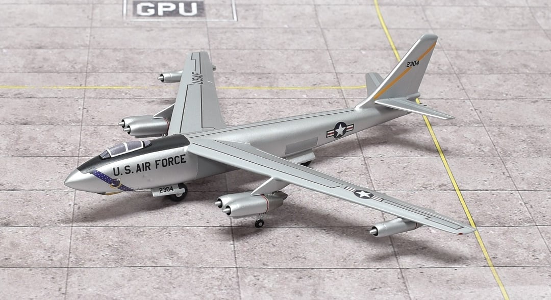 Sky Classics SCB47007 1:200 B - 47E Stratojet 52 - 0304 310th BW RAF Greenham Common 1956