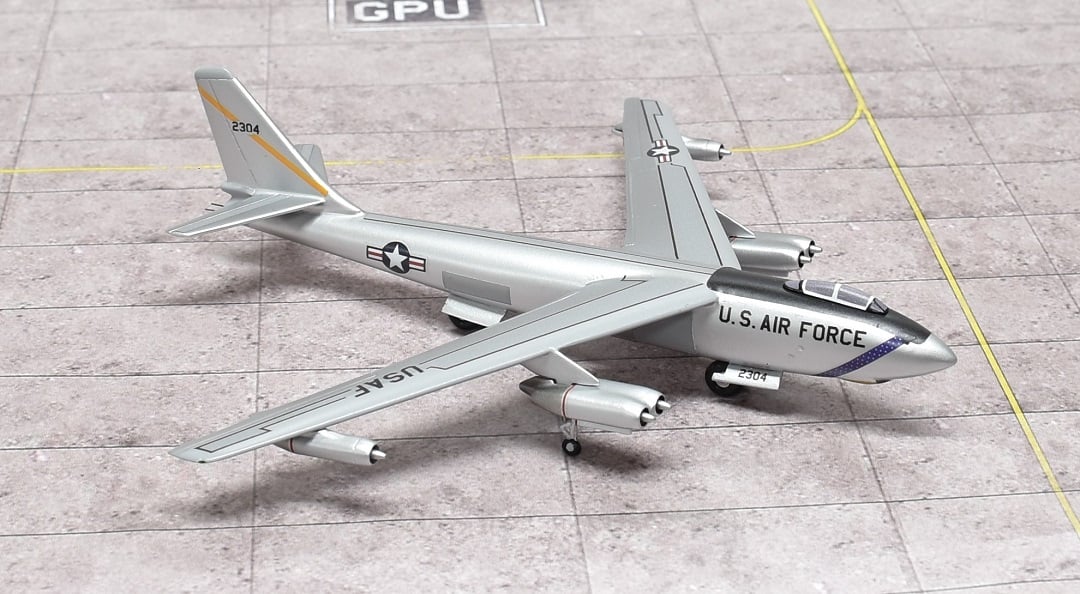Sky Classics SCB47007 1:200 B - 47E Stratojet 52 - 0304 310th BW RAF Greenham Common 1956