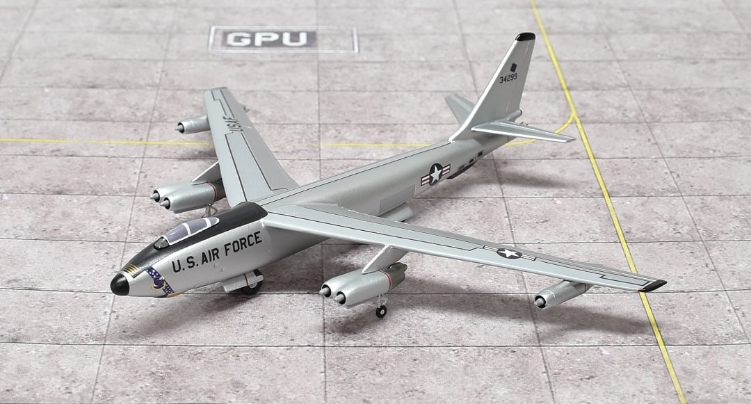 Sky Classics SCB47008 1:200 RB - 47H Stratojet 53 - 4299 55th SRW, Forbes AFB, Kansas On Display NMUSAF