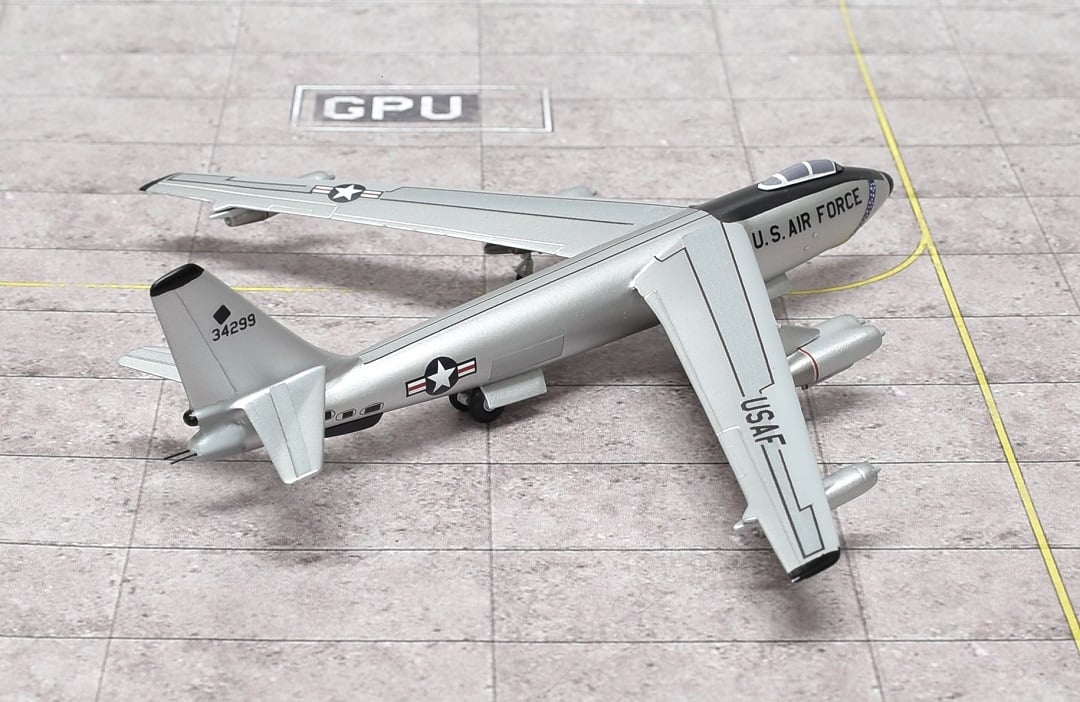 Sky Classics SCB47008 1:200 RB - 47H Stratojet 53 - 4299 55th SRW, Forbes AFB, Kansas On Display NMUSAF