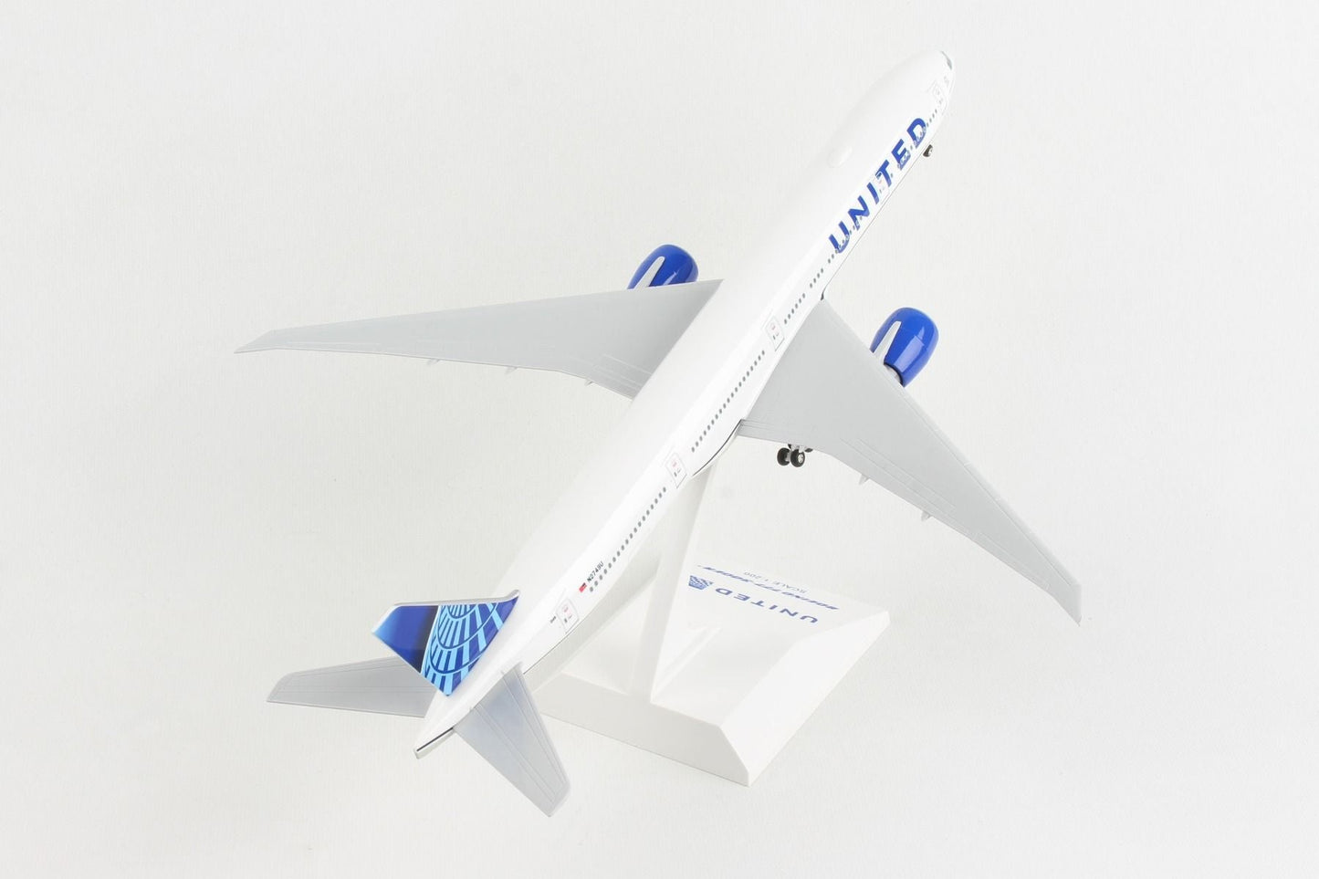 SkyMarks 1:200 SKR1054 United 777 - 300 W/Gear