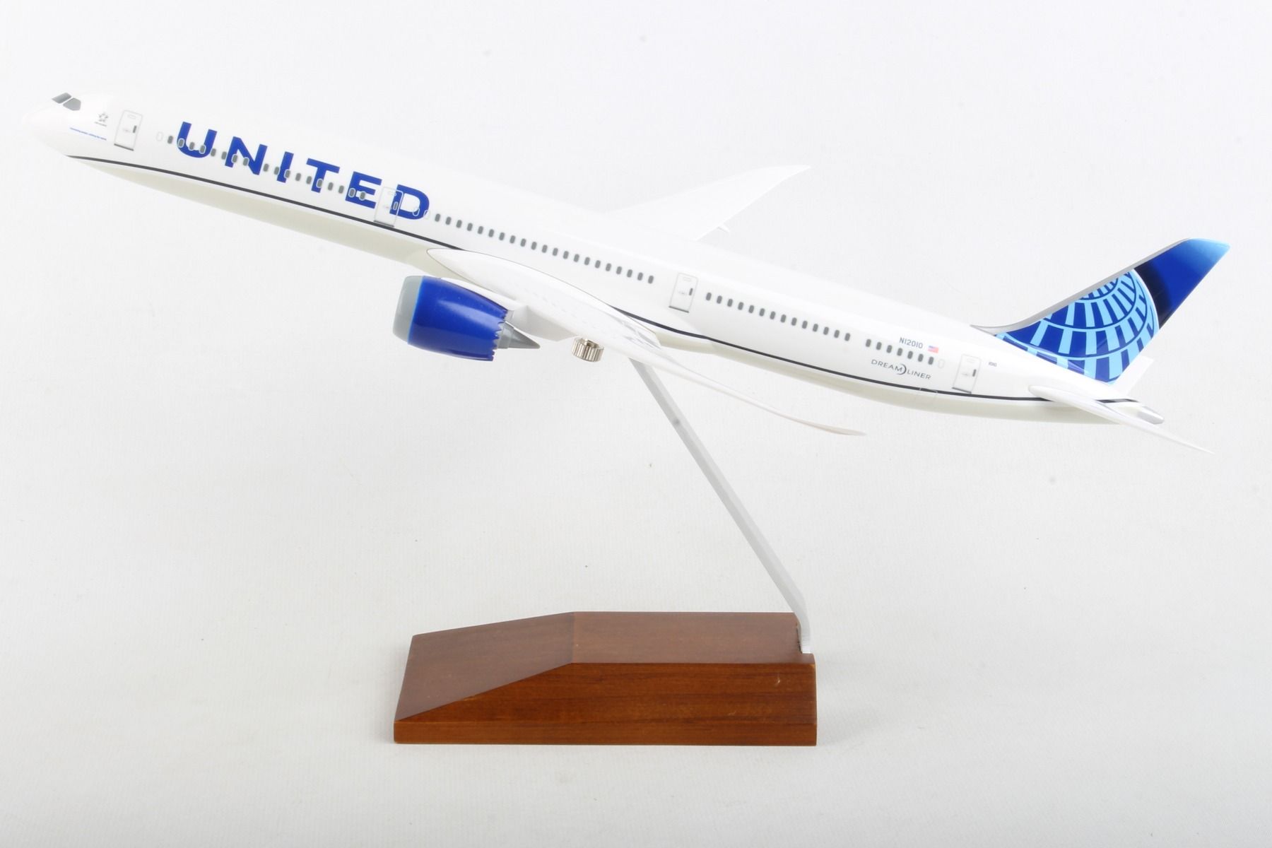 SkyMarks 1:200 United Boeing 787 - 10 N12010 SKR5170