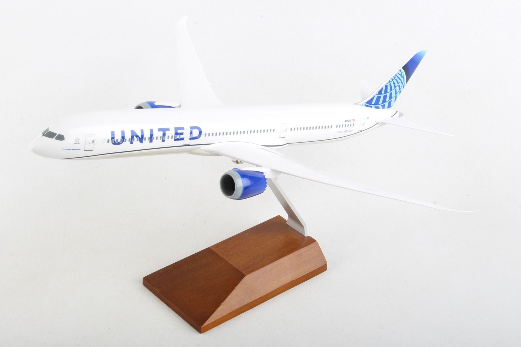 SkyMarks 1:200 United Boeing 787 - 10 N12010 SKR5170