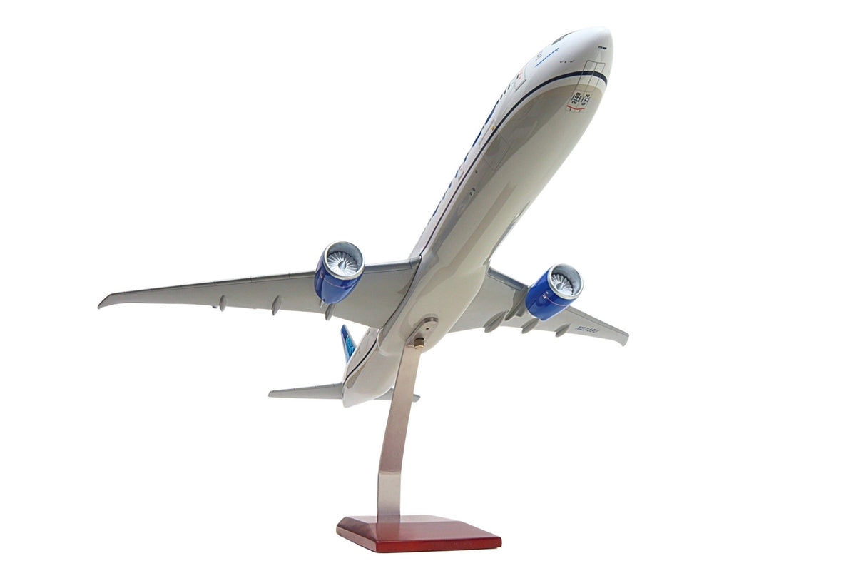 SkyMarks Elite SKG41410 1:100 United Airlines 777-300ER N2749U