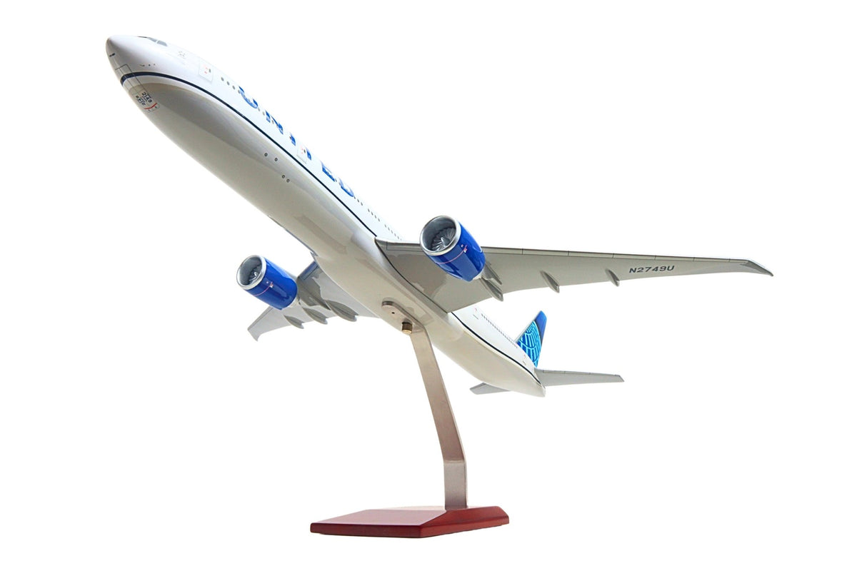 SkyMarks Elite SKG41410 1:100 United Airlines 777-300ER N2749U
