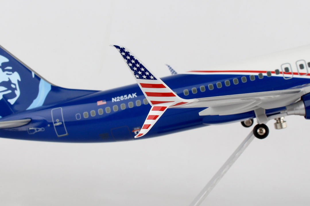 SkyMarks Elite SKR8267 1:100 Alaska 737 - 900 N265AK "Honoring Those Who Serve"
