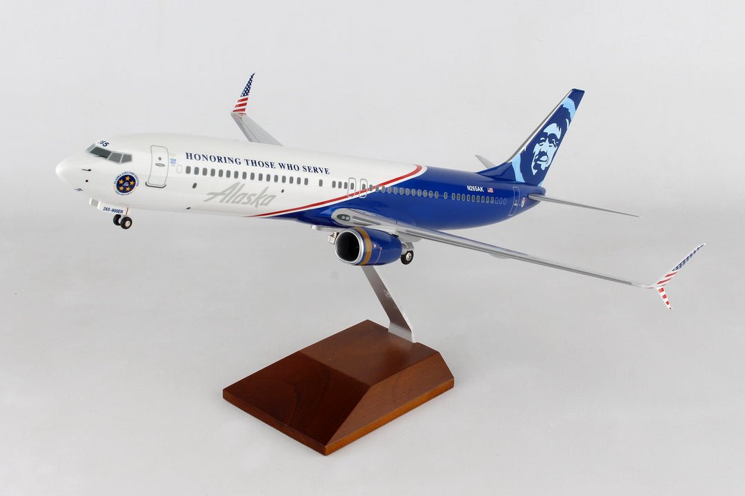 SkyMarks Elite SKR8267 1:100 Alaska 737 - 900 N265AK "Honoring Those Who Serve"