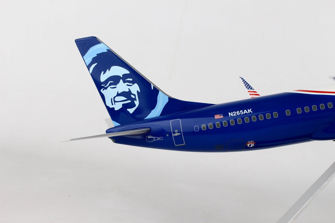 SkyMarks Elite SKR8267 1:100 Alaska 737 - 900 N265AK "Honoring Those Who Serve"