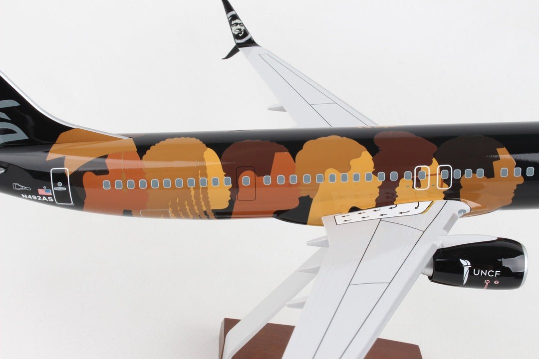 SkyMarks Elite SKR8287 1:100 Alaska 737 - 900 N492AS "Commitment"