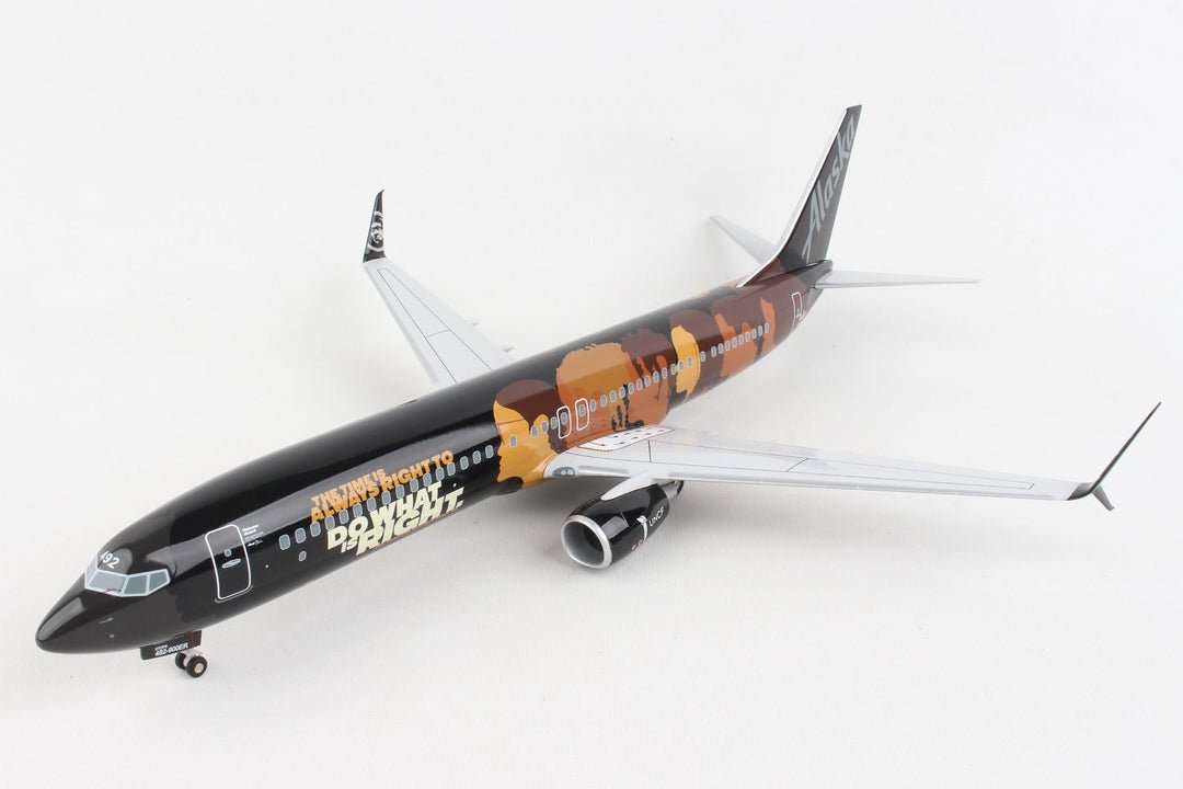 SkyMarks Elite SKR8287 1:100 Alaska 737 - 900 N492AS "Commitment"