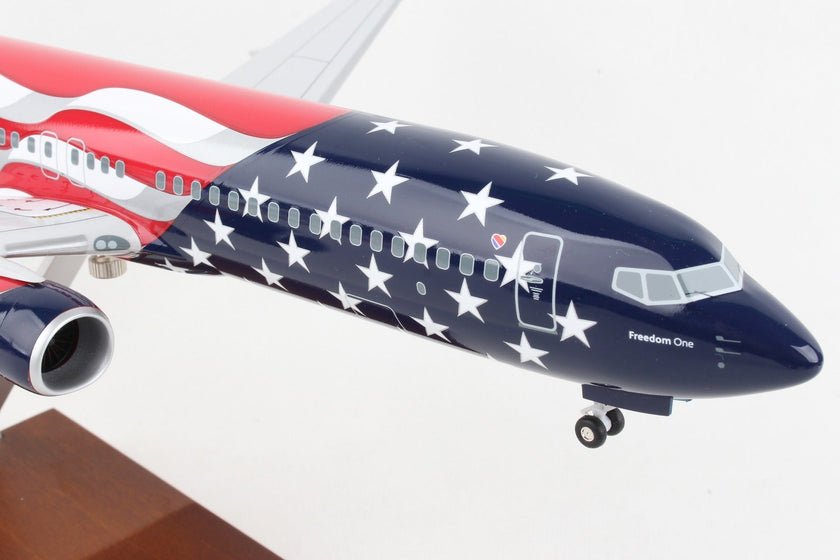 SkyMarks Elite SKR8288 1:100 Southwest Boeing 737 - 800 N500WR "Freedom One"