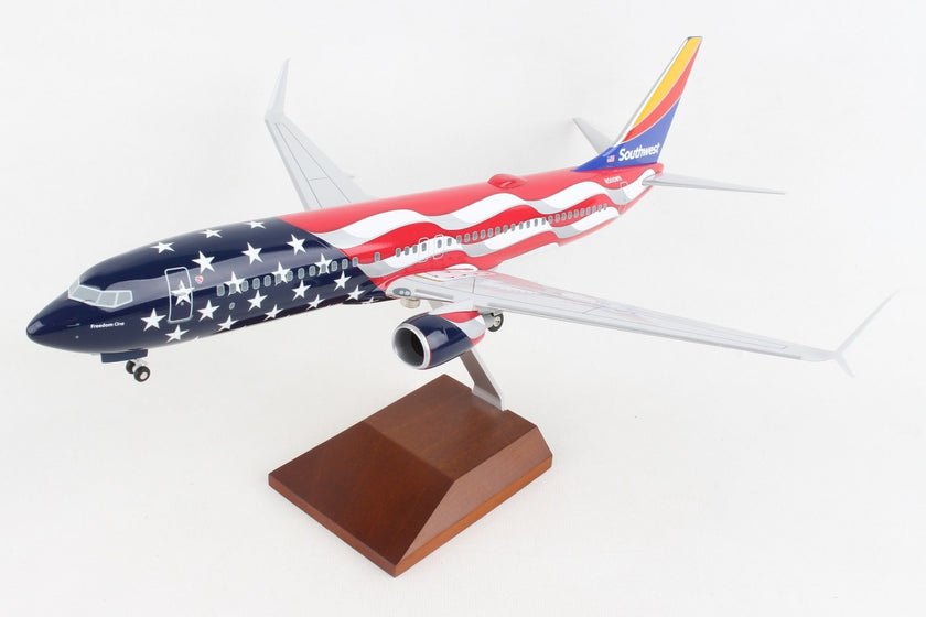SkyMarks Elite SKR8288 1:100 Southwest Boeing 737 - 800 N500WR "Freedom One"