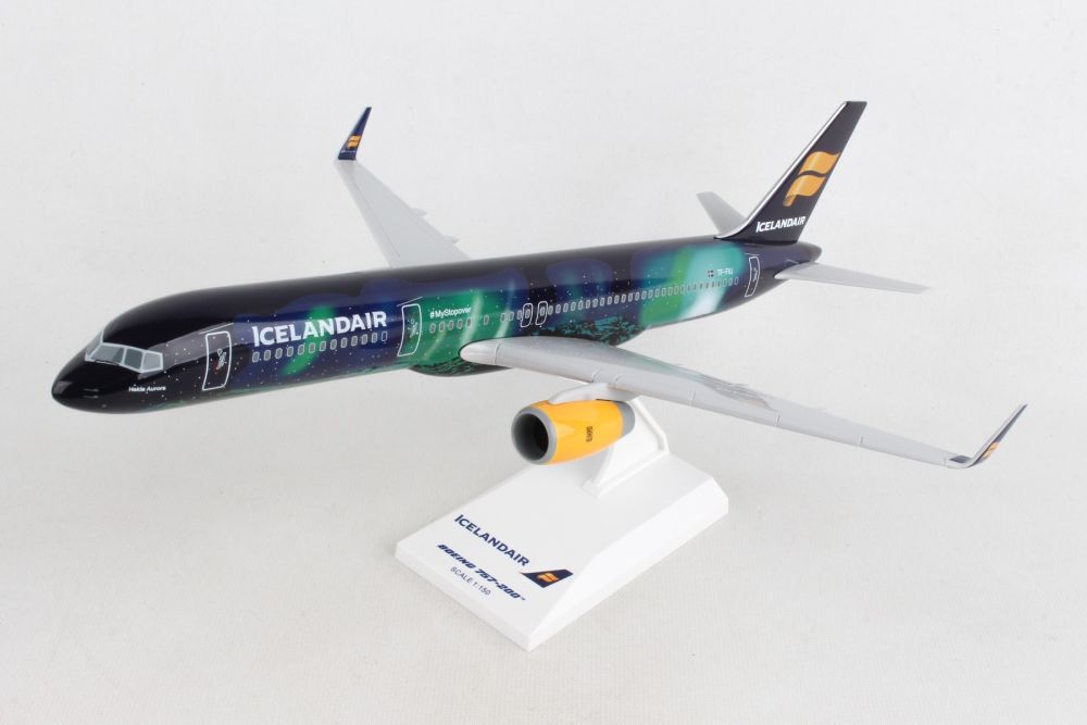 SkyMarks SKR892 1:150 Iceland Air 757 - 200 Hekla Aurora