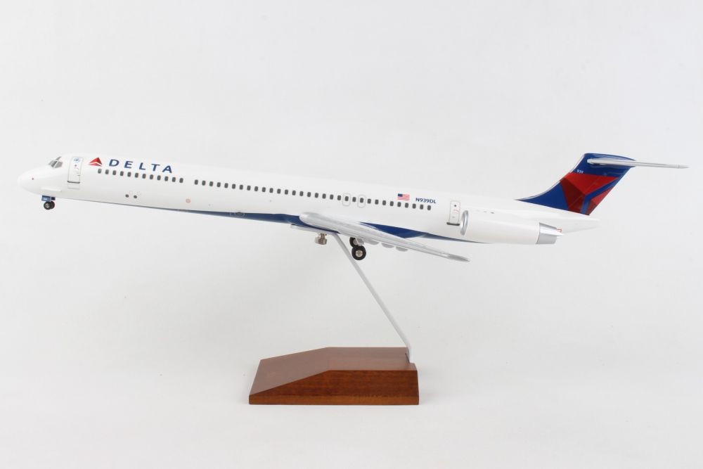 SkyMarks Supreme SKR8607 1:100 Delta MD - 80