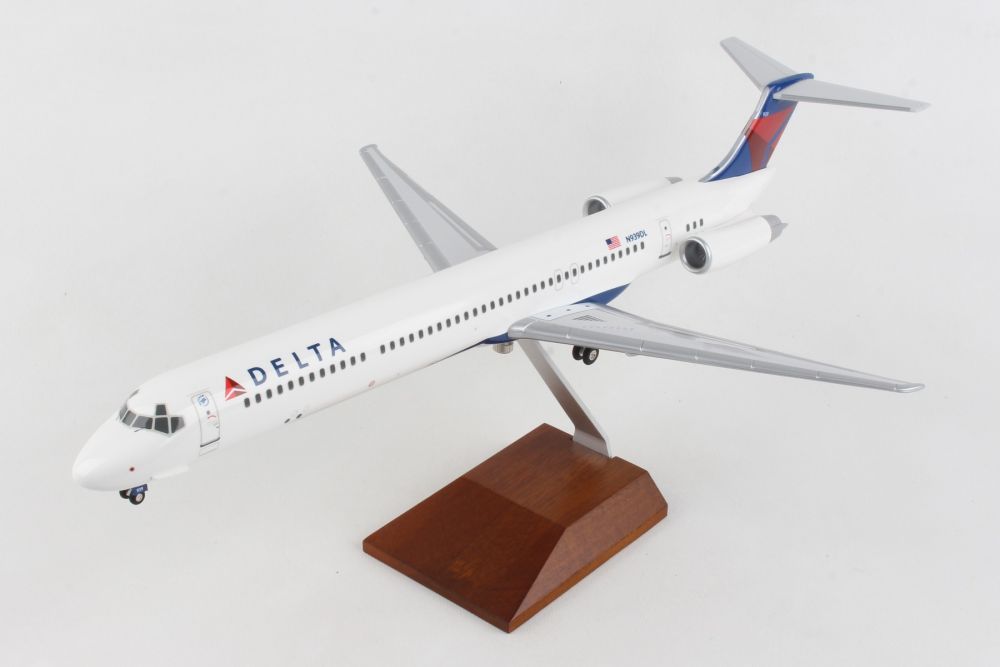 SkyMarks Supreme SKR8607 1:100 Delta MD - 80