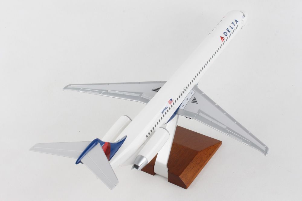 Daron Skymarks Delta MD-80 Model Kit 1/100 Scale With Display Stand & Landing Gear - 2007 Livery - View #6