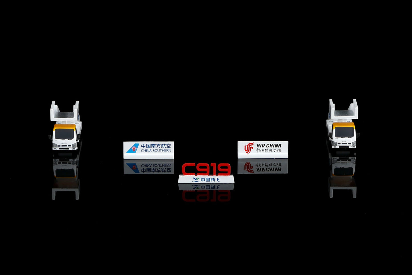 SQ Wings C20001 1:200 C919 "Boarding Stairs ×2 + Display Podium ×3"