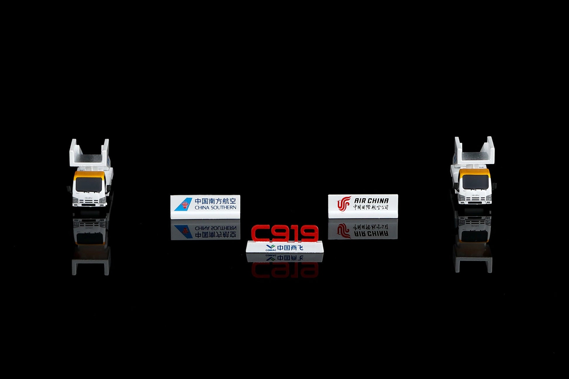 SQ Wings C20001 1:200 C919 "Boarding Stairs ×2 + Display Podium ×3"