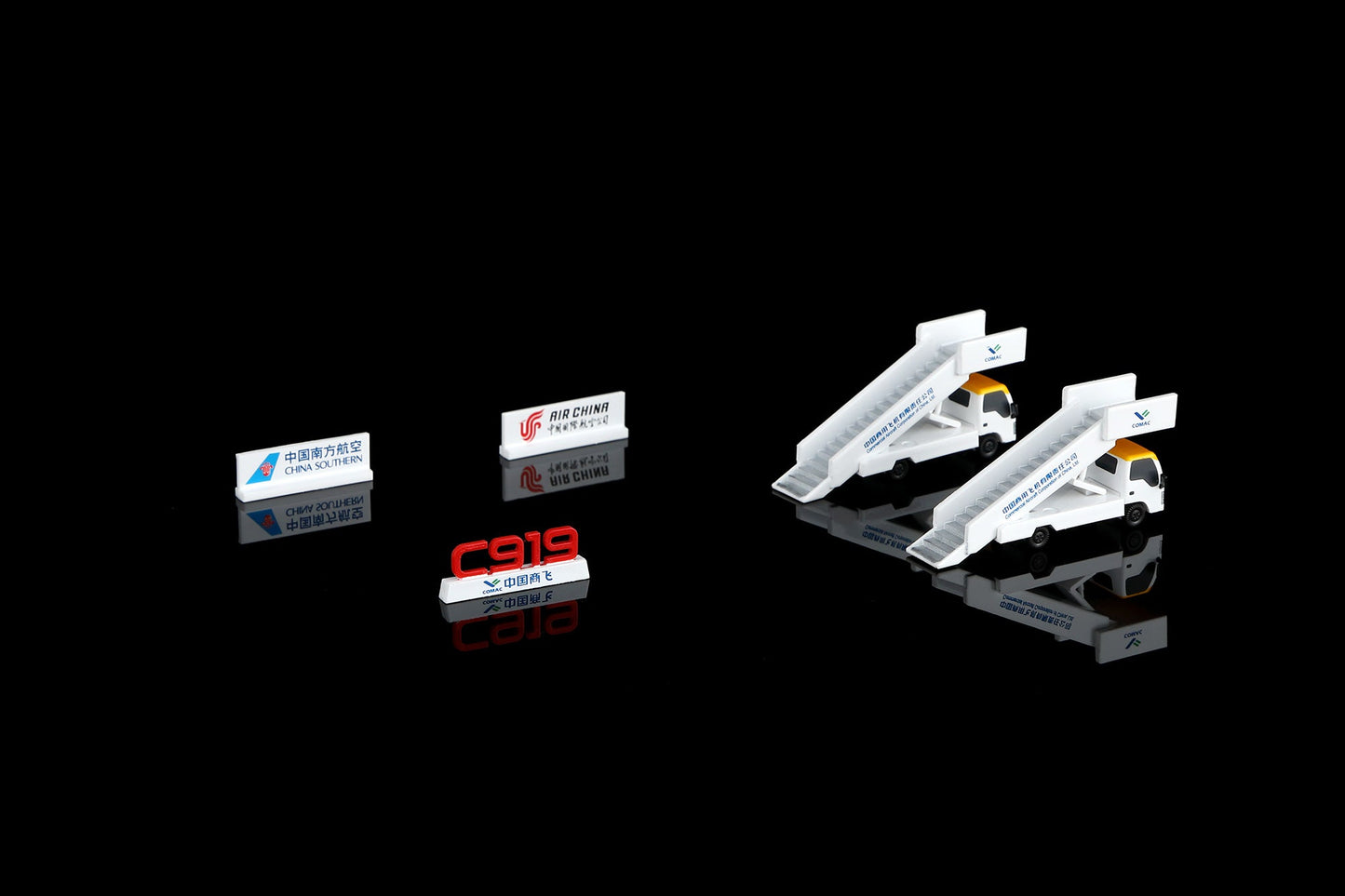 SQ Wings C20001 1:200 C919 "Boarding Stairs ×2 + Display Podium ×3"