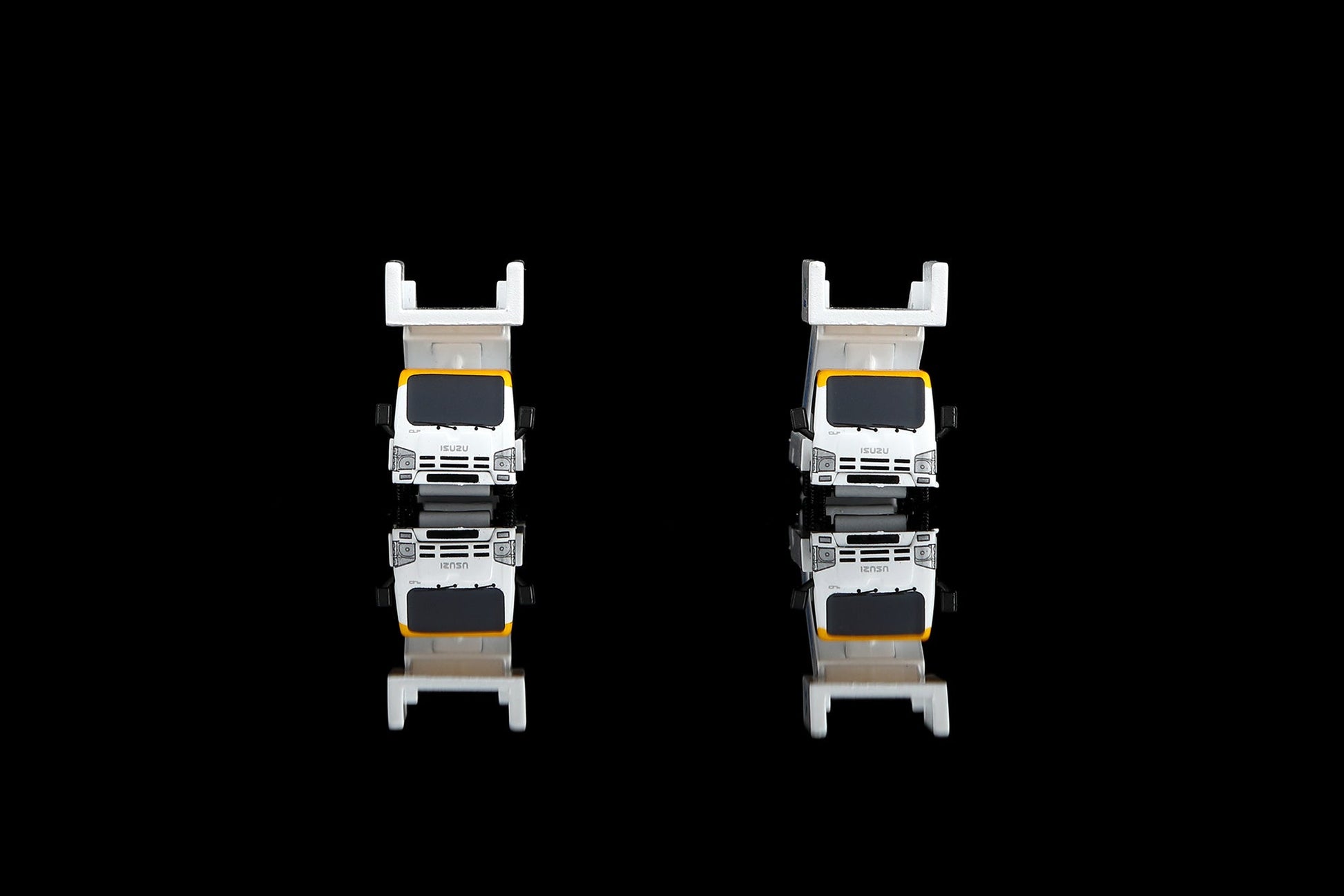 SQ Wings C20001 1:200 C919 "Boarding Stairs ×2 + Display Podium ×3"