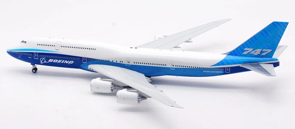 SQ Wings L2072 1:200 Boeing B747 - 8 Boeing House Dreamliner Colors