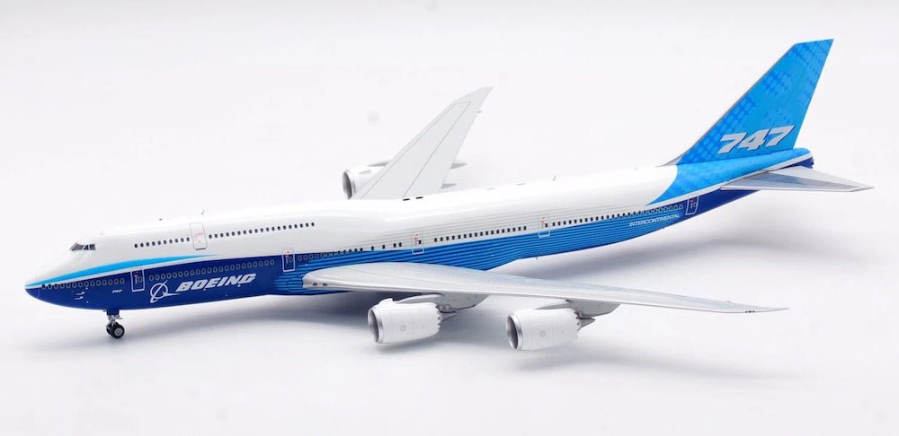 SQ Wings L2072 1:200 Boeing B747 - 8 Boeing House Dreamliner Colors