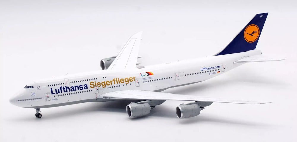 SQ Wings L2087 1:200 Lufthansa "Siegerflieger" B747 - 8 D - ABYT