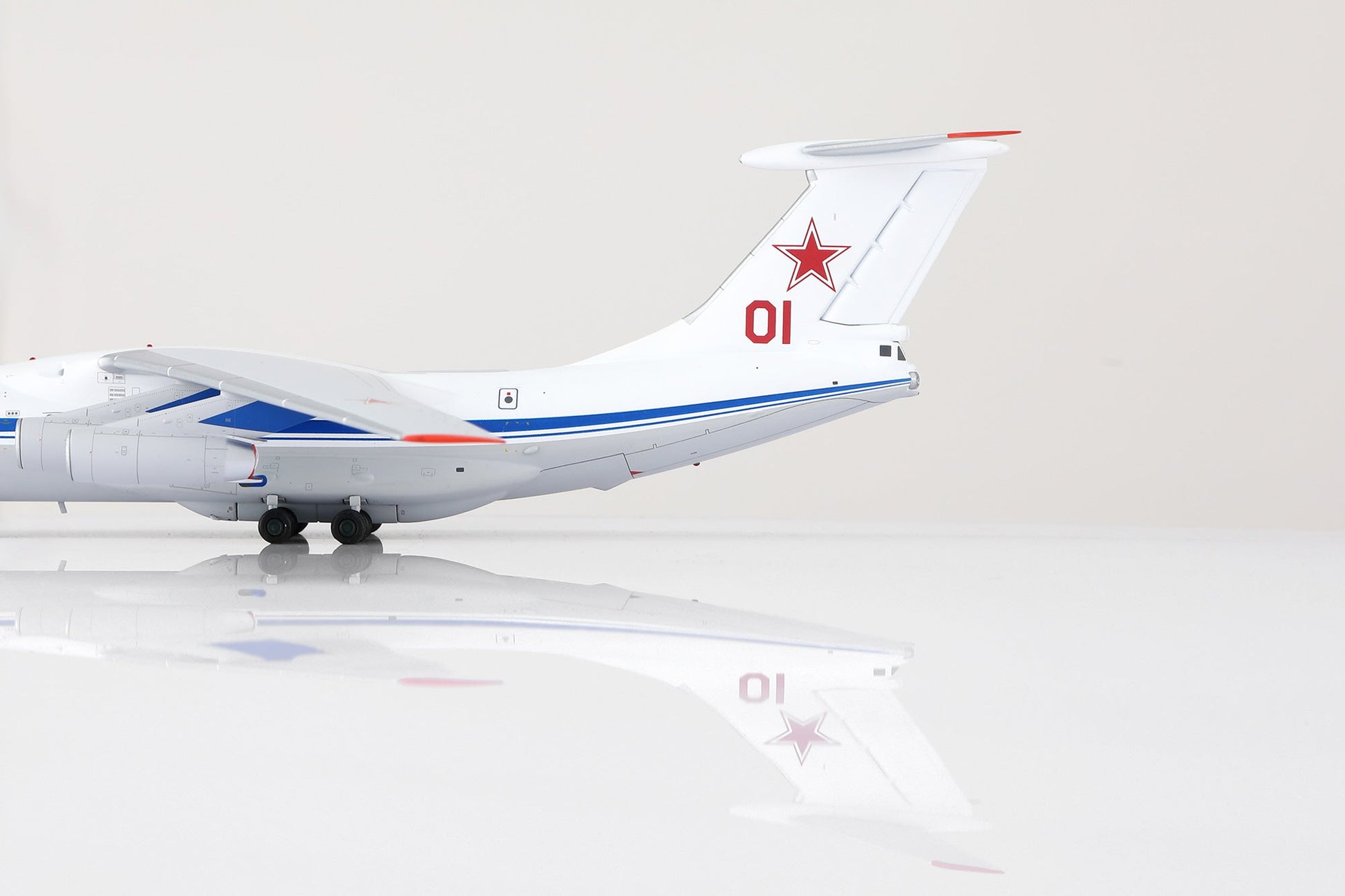 SQ Wings L2095 1:200 Russian Air Force IL-76 Red 01