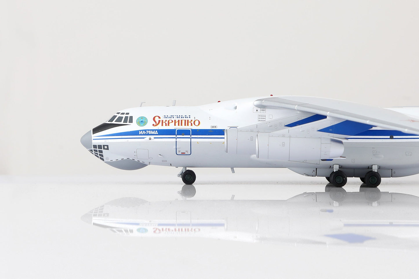 SQ Wings L2095 1:200 Russian Air Force IL-76 Red 01