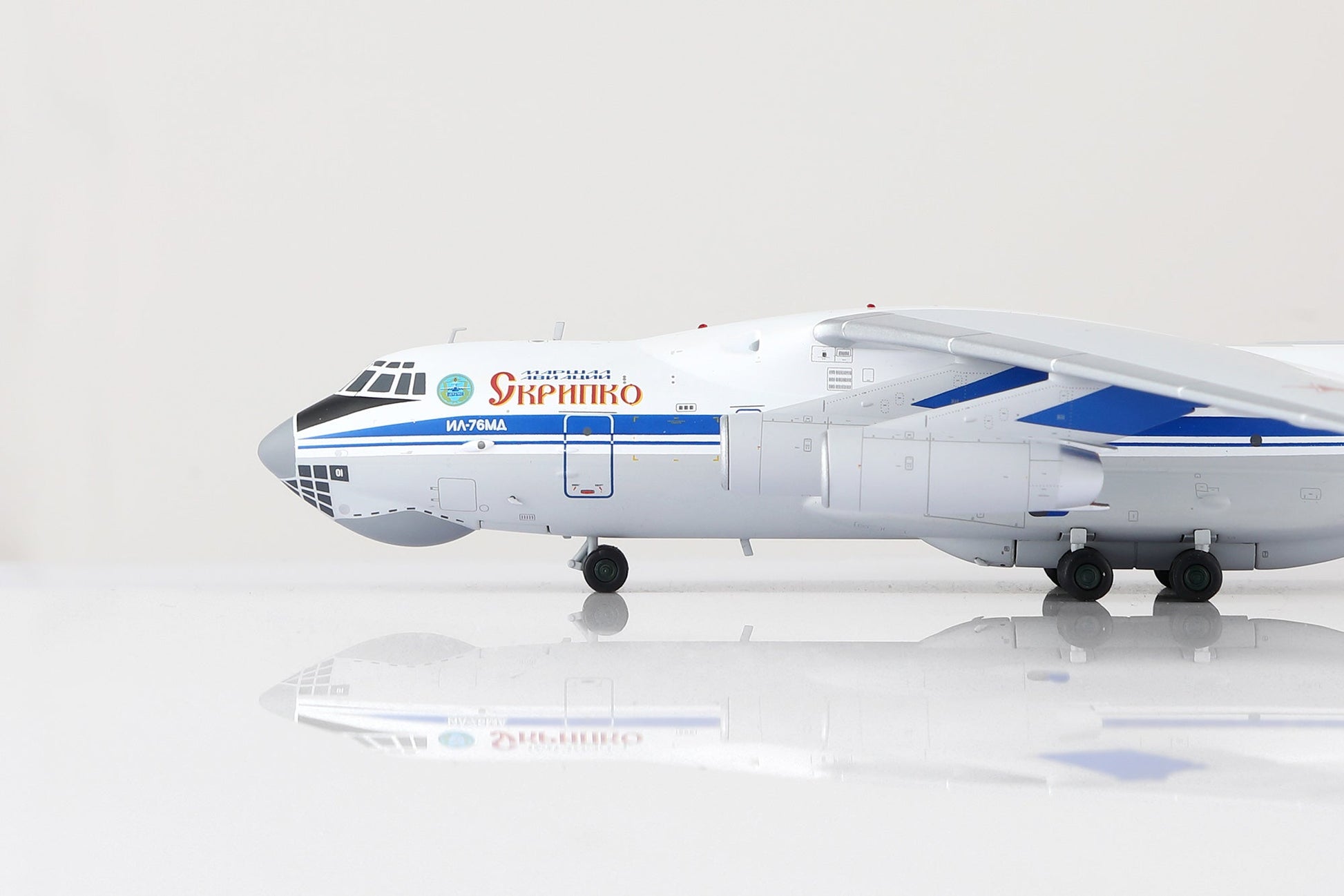 SQ Wings L2095 1:200 Russian Air Force IL-76 Red 01