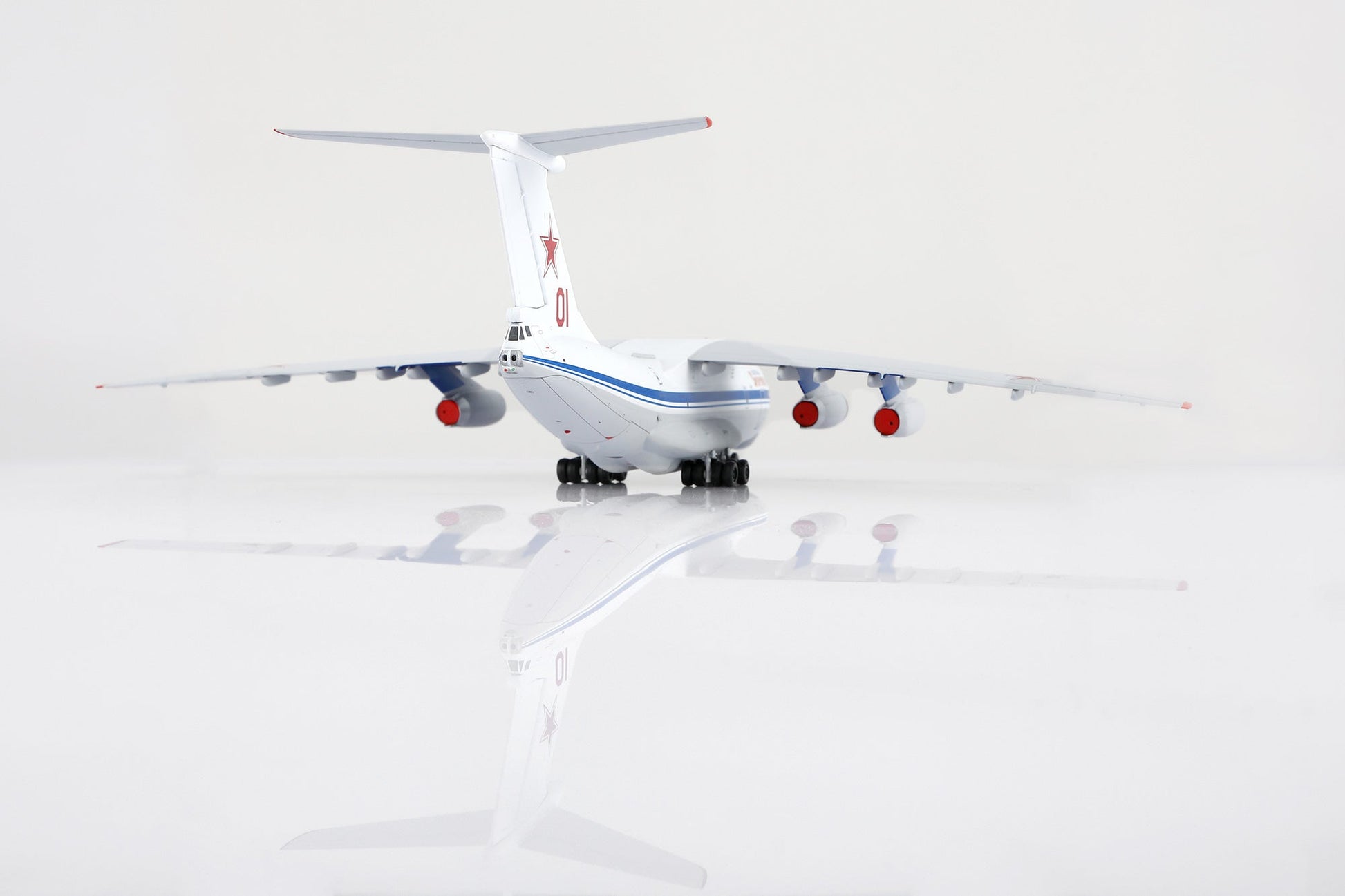 SQ Wings L2095 1:200 Russian Air Force IL-76 Red 01