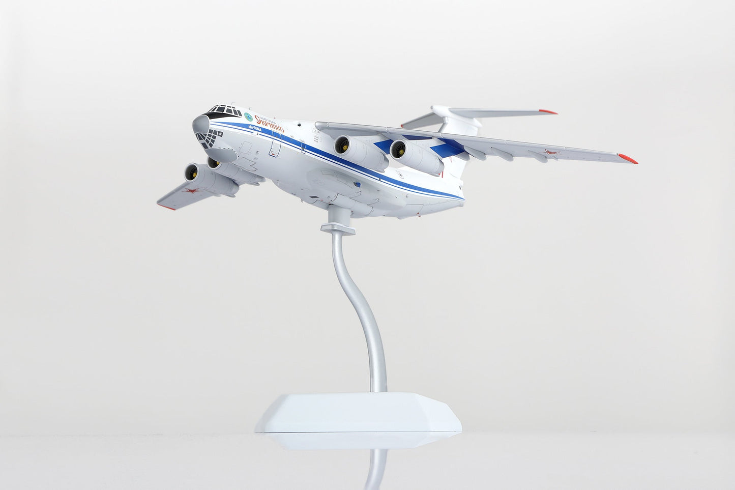 SQ Wings L2095 1:200 Russian Air Force IL-76 Red 01