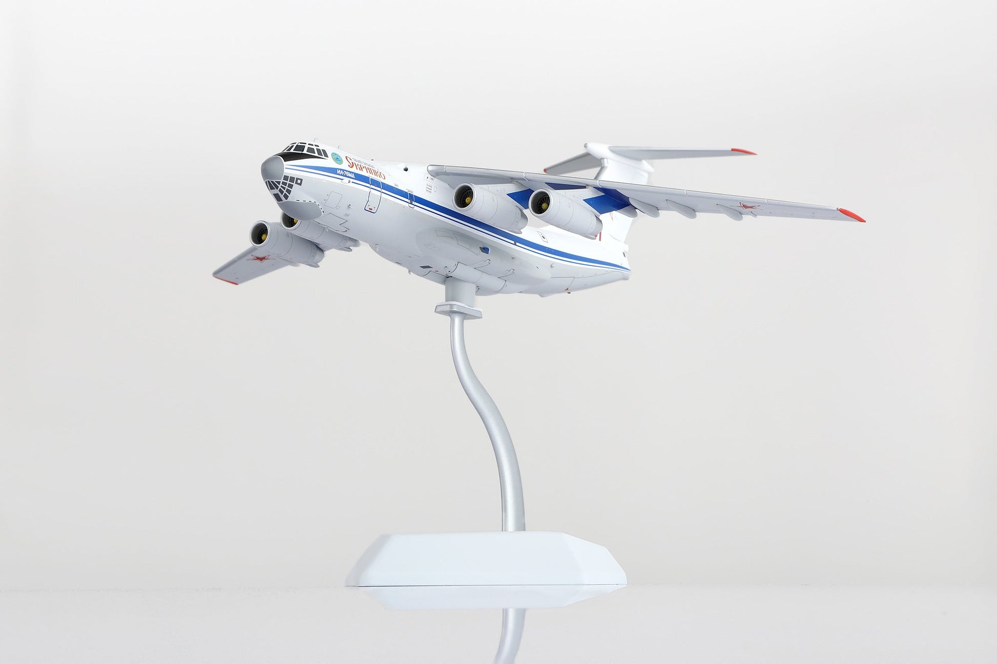 SQ Wings L2095 1:200 Russian Air Force IL-76 Red 01