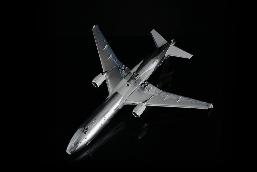 SQ Wings L2105 1:200 McDonnell Douglas MD - 11 N111MD