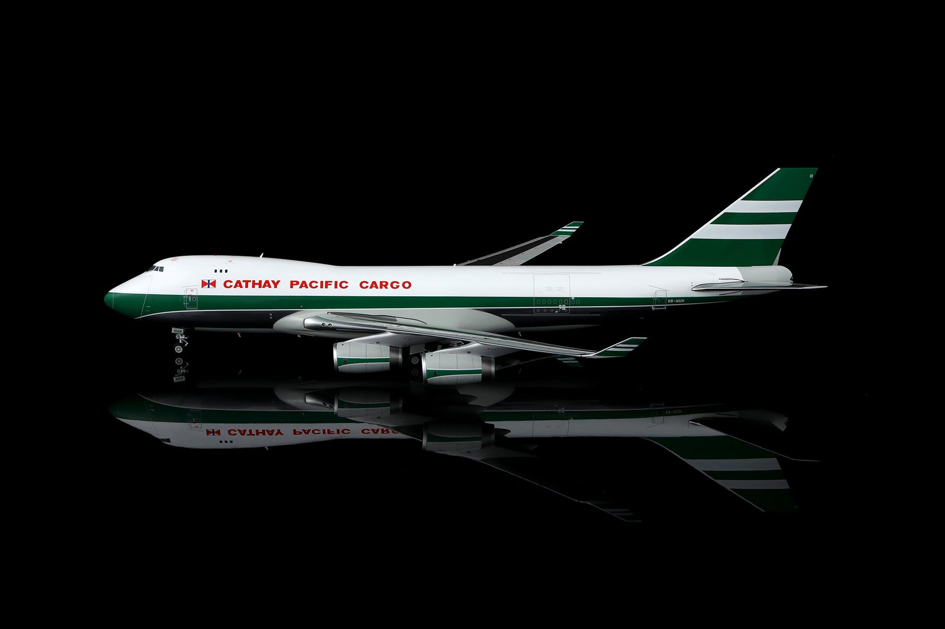 SQ Wings L2130C 1:200 CATHAY PACIFIC CARGO B747-400F VR-HUH Interactive Series
