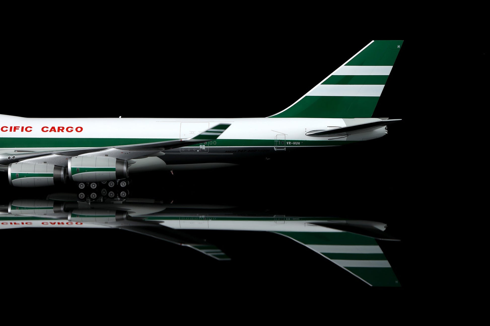 SQ Wings L2130C 1:200 CATHAY PACIFIC CARGO B747-400F VR-HUH Interactive Series