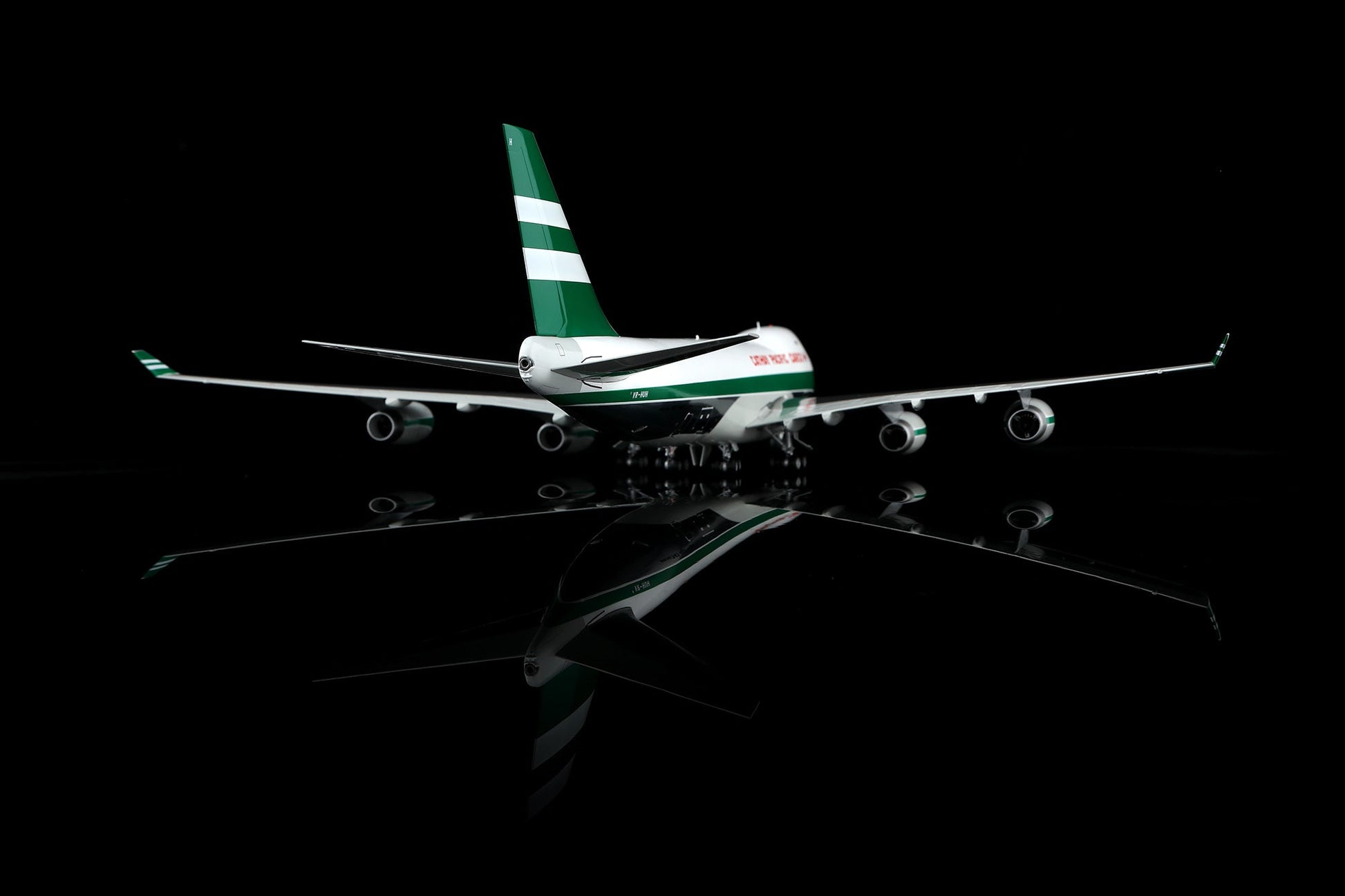 SQ Wings L2130C 1:200 CATHAY PACIFIC CARGO B747-400F VR-HUH Interactive Series