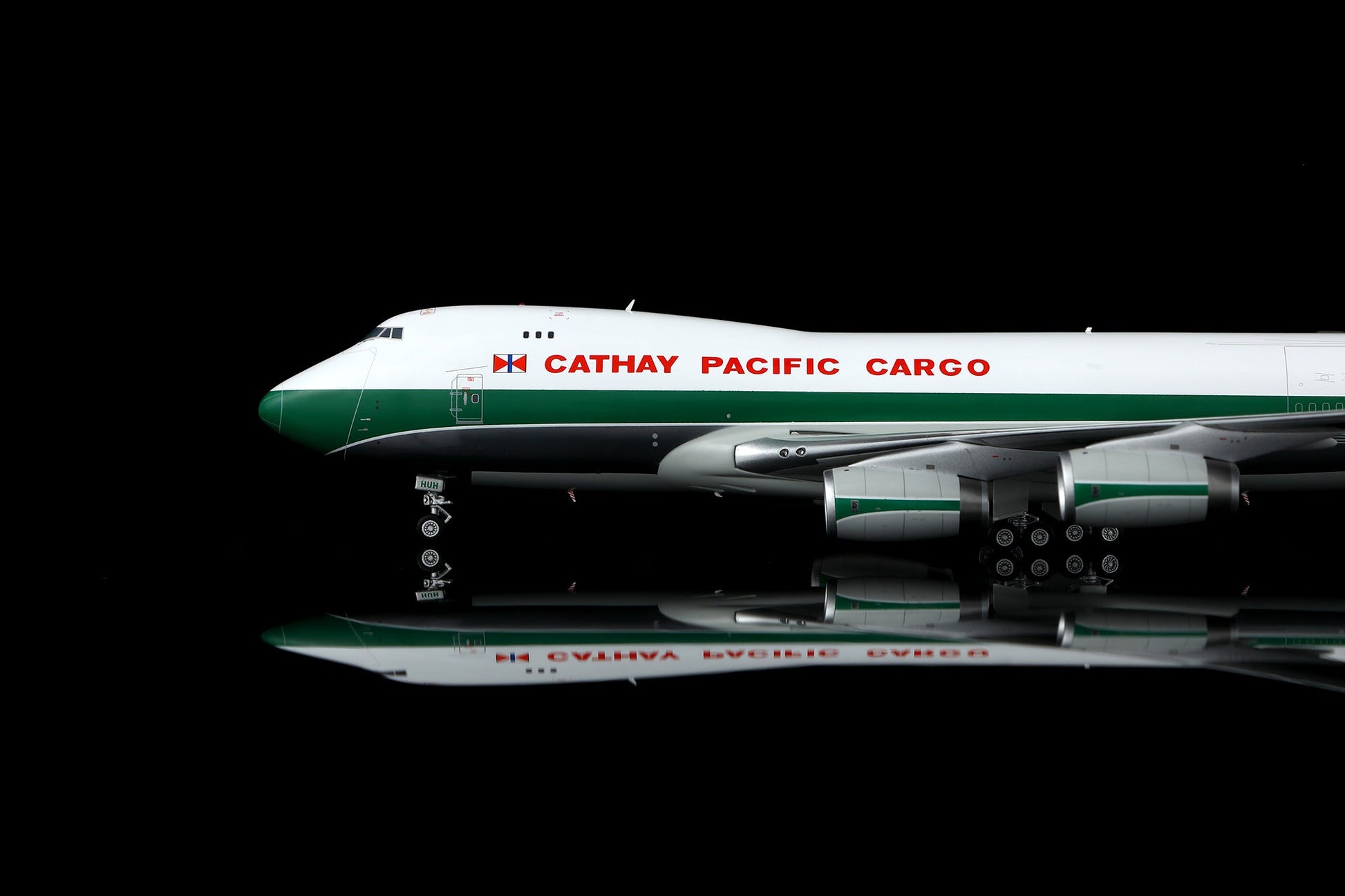 SQ Wings L2130C 1:200 CATHAY PACIFIC CARGO B747-400F VR-HUH Interactive Series