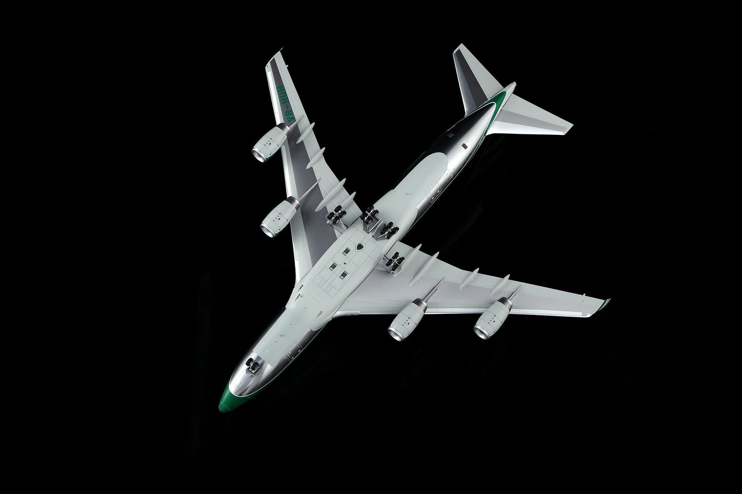 SQ Wings L2130C 1:200 CATHAY PACIFIC CARGO B747-400F VR-HUH Interactive Series