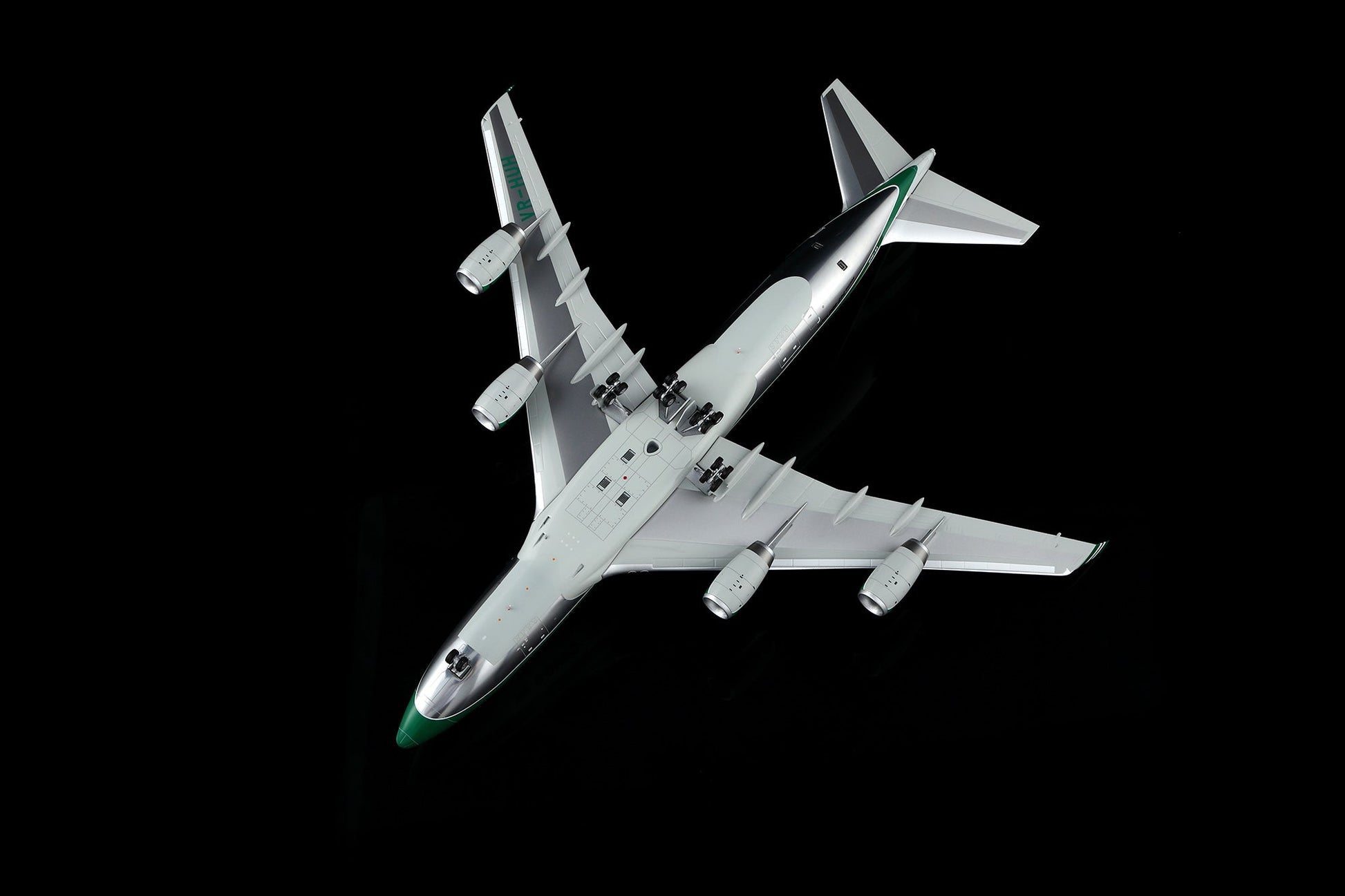 SQ Wings L2130C 1:200 CATHAY PACIFIC CARGO B747-400F VR-HUH Interactive Series