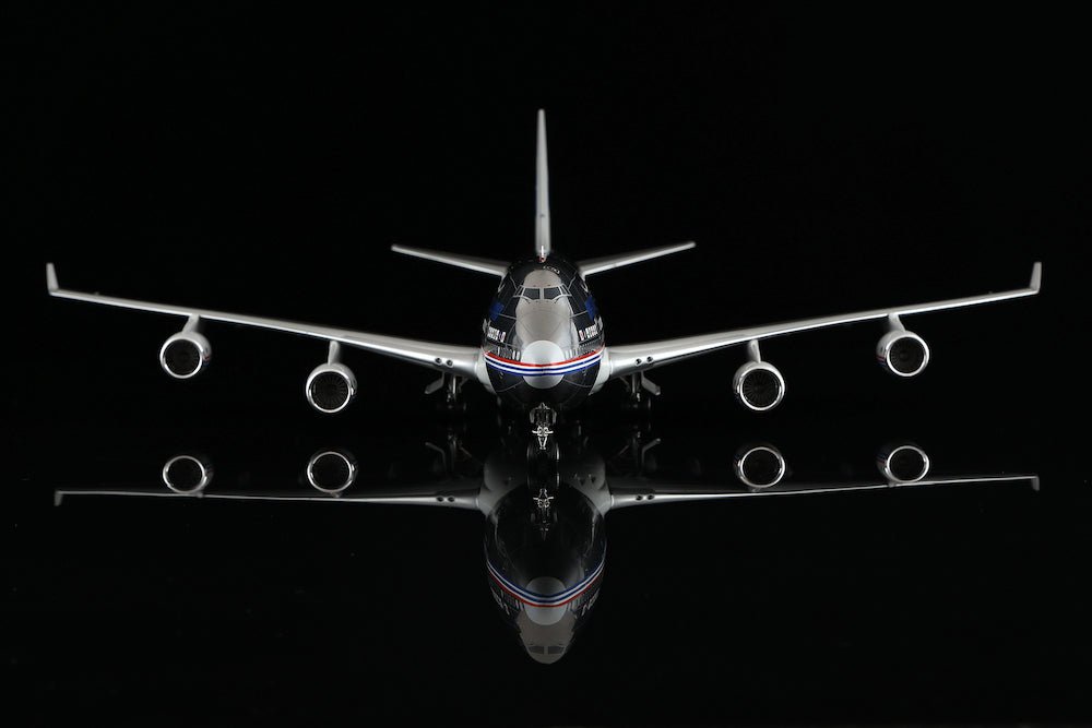 SQ Wings L2131 1:200 Boeing Company B747 - 400 N401PW House Livery with Full Polished Body