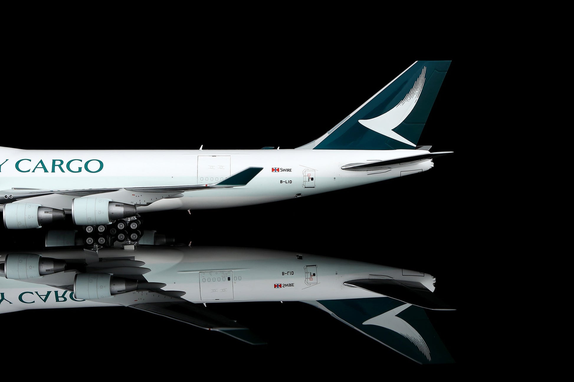 SQ Wings L2138C 1:200 Cathay Pacific Cargo B747-400F B-LID "Interactive Series"